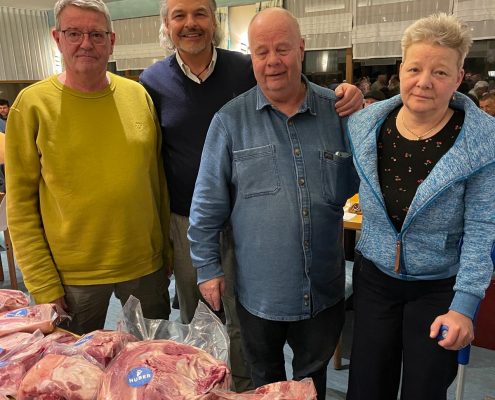 Dritter Platz Hans Ettmüller mit Turnierleiter Helmut Tengg-Schlemmer und den Turniersiegern Steiniger Günter und Platz zwei, seiner Frau Andrea, beide aus Gauting
